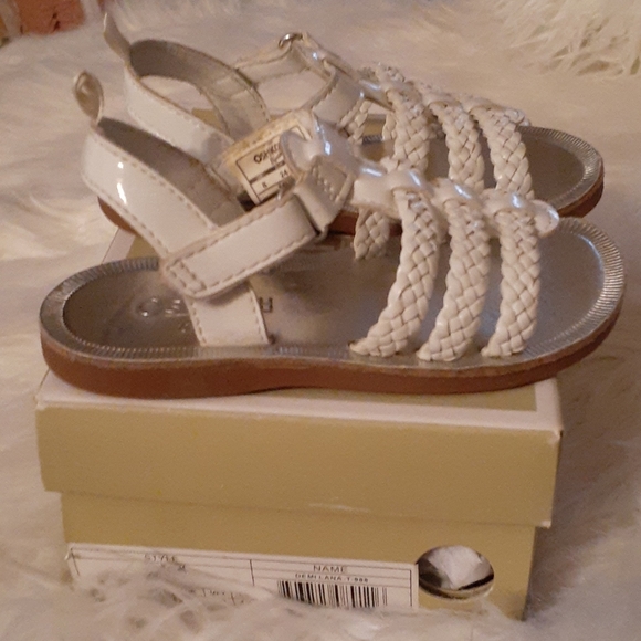 Toddler Sandals - Picture 2 of 4